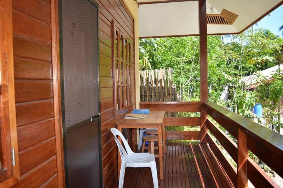 Nellie'S Tourist Inn- Port Barton ซาน วิเซนเต ภายนอก รูปภาพ